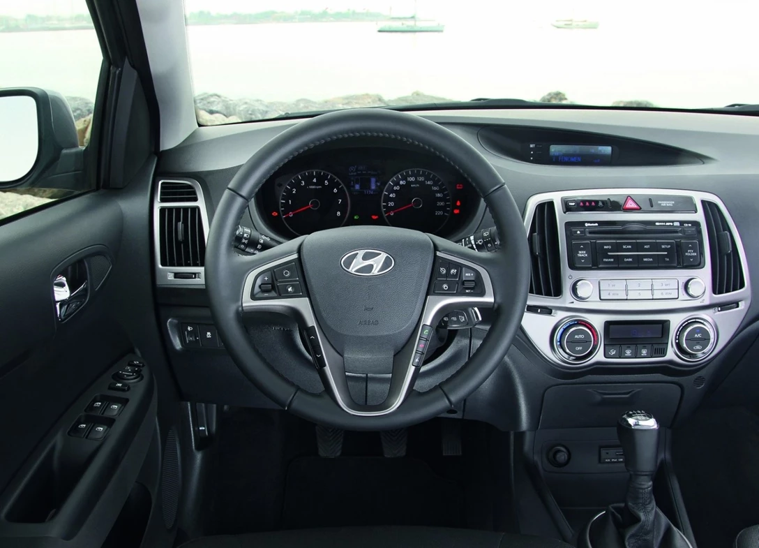 1651289-Hyundai-i20-2013-05.jpg