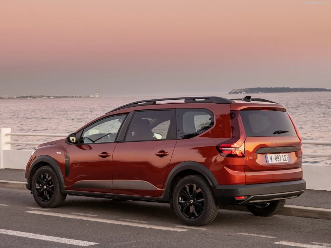 1662099-Dacia-Jogger-2022-03.jpg