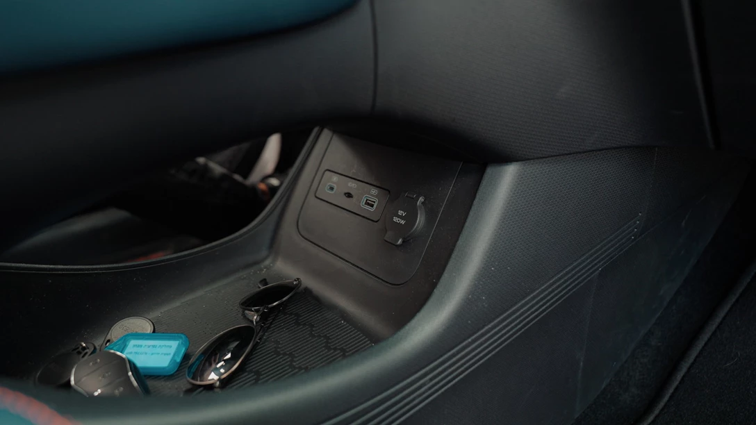 1672510-BYD ATTO 3.01_11_41_07.Still103 copy.jpg