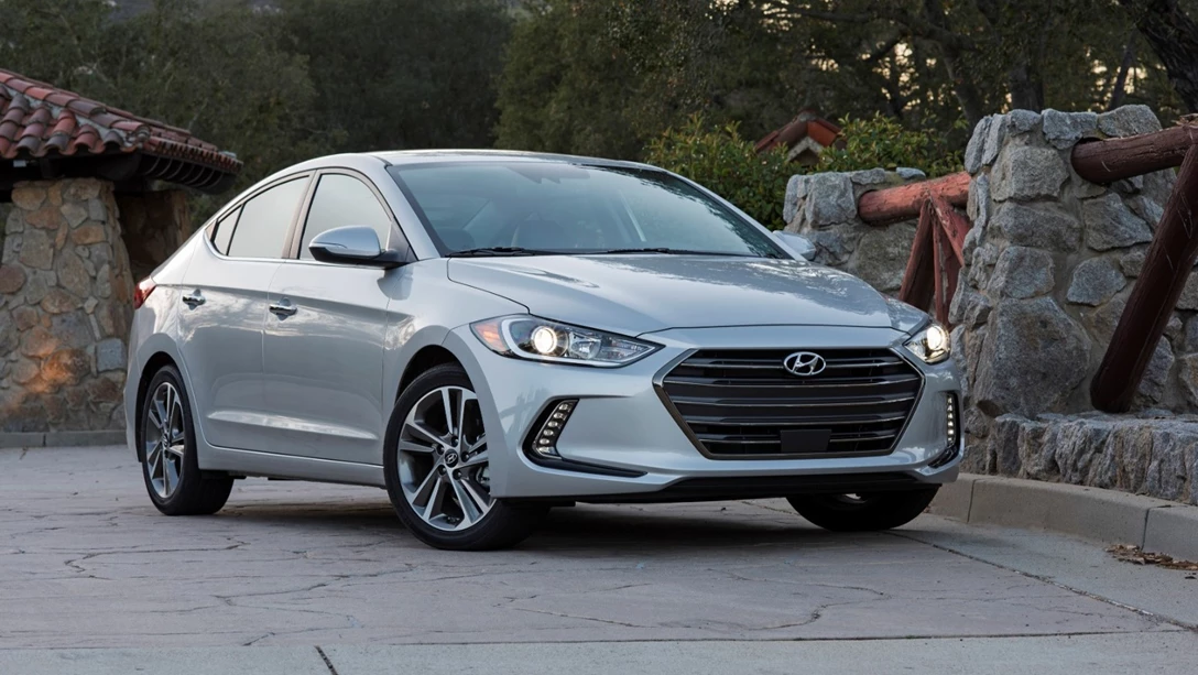 1682902-Hyundai-Elantra-2016-05.jpg