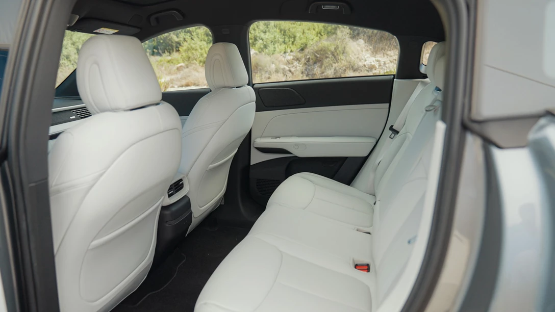 1701426-Xpeng G6 2024.00_36_58_08.Still068.jpg