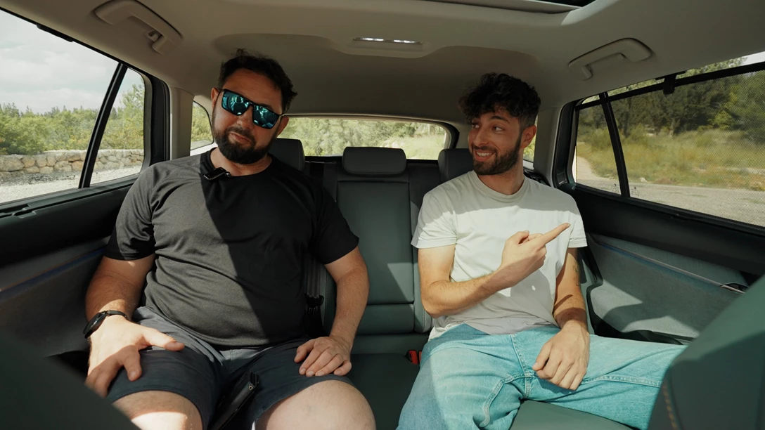 1681710-Hyundai IONIQ 5 vs Skoda Enyaq vs KIA EV6 vs TOYOTA BZ4X - 2023.01_35_54_03.Still175 copy.jpg