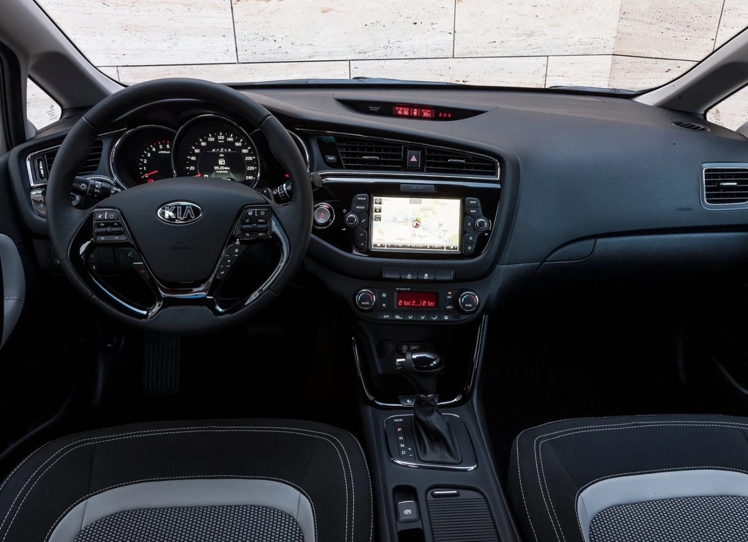1643888-Kia-Ceed-2018-05.jpg