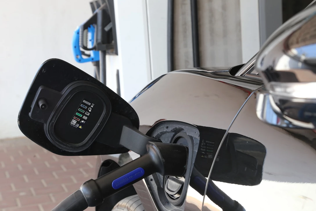 1623192-תדלוק יגואר.jpg