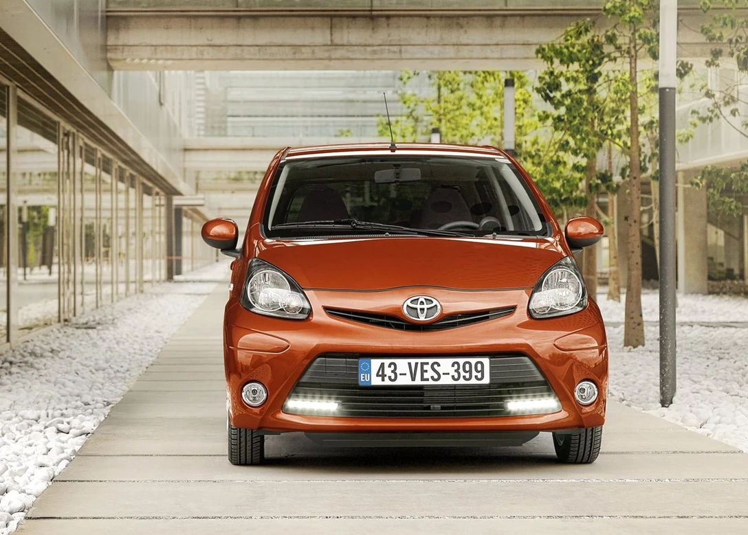 1648309-Toyota-Aygo-2013-03.jpg