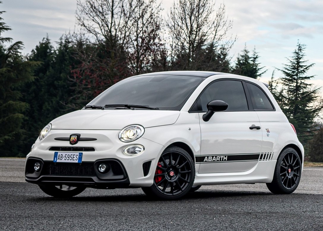 1677252-Abarth-595-2023-04.jpeg