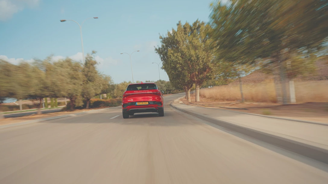 1672417-BYD ATTO 3.00_03_16_17.Still002 copy.jpg