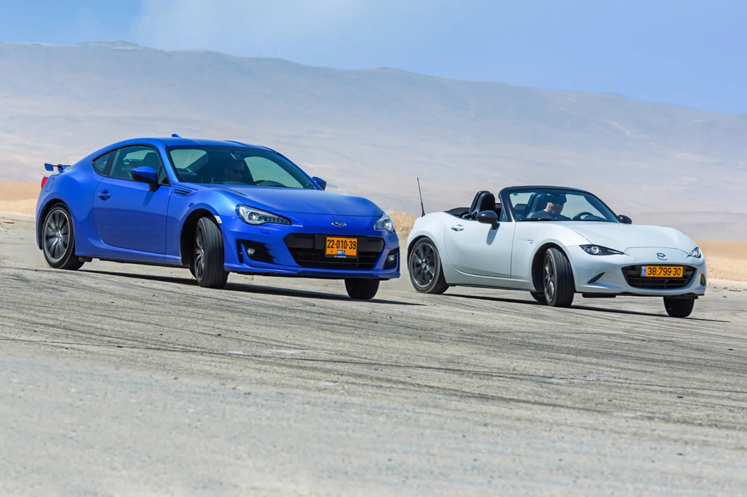 1594780-ספורטיביות עם תיבה ידנית (27) .JPG