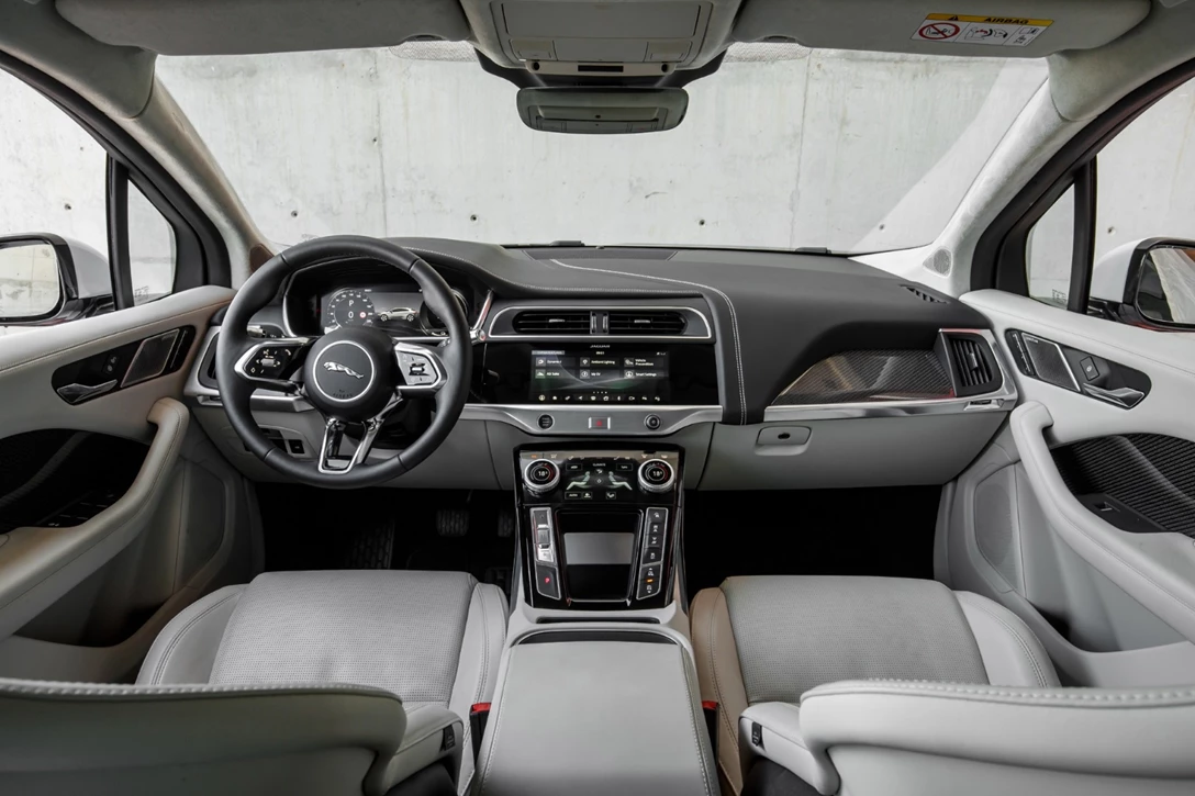 1603766-יגואר i פייס השקה עולמית (31).jpg