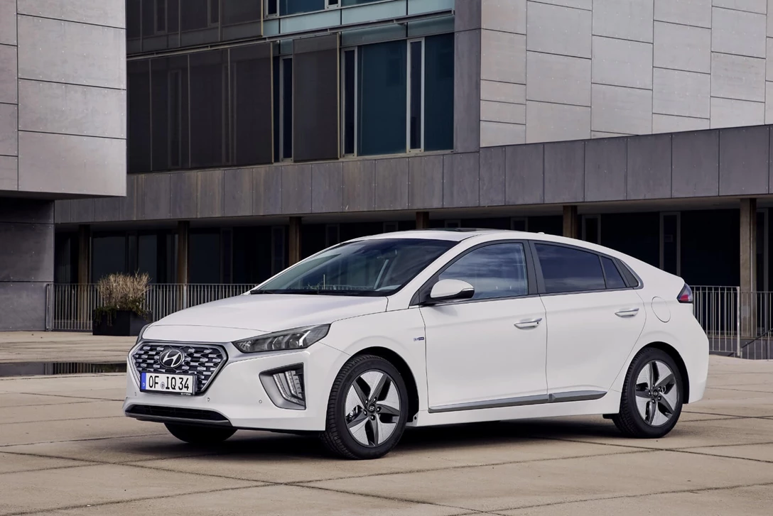 1620992-New Hyundai IONIQ Hybrid (1).jpg