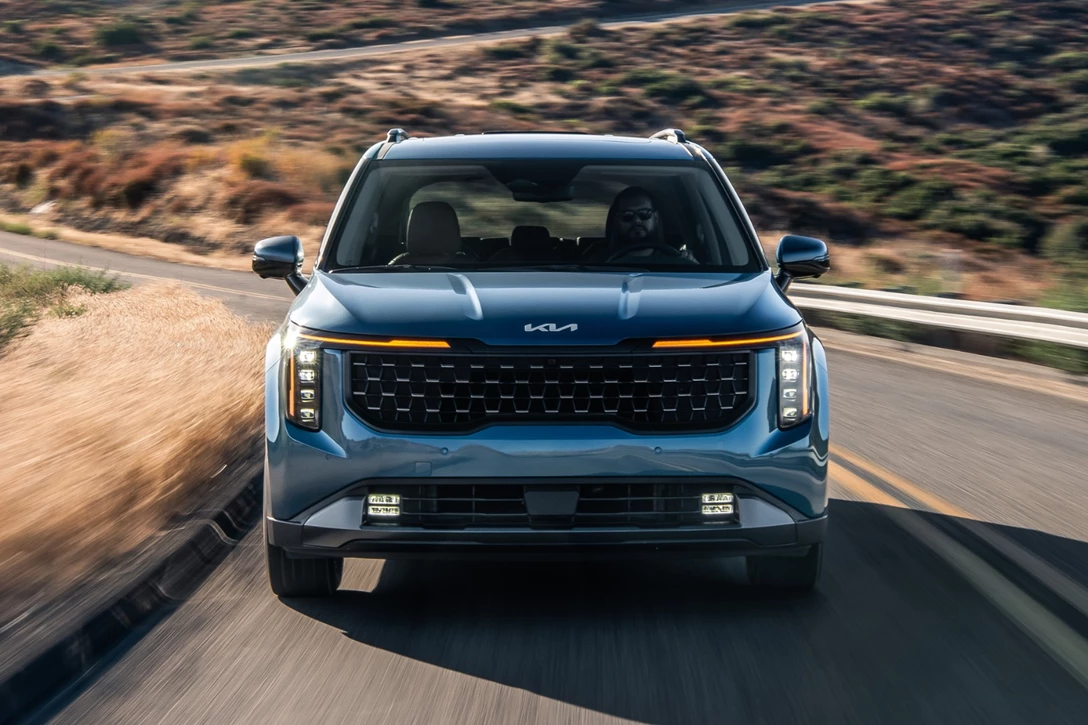 1706366-Kia-Carnival-2025-00.jpg