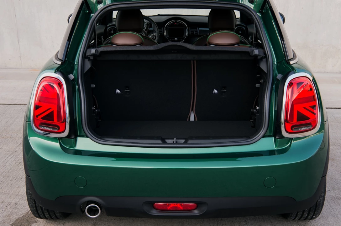 1610298-P90331421_highRes_mini-cooper-60-years.jpg