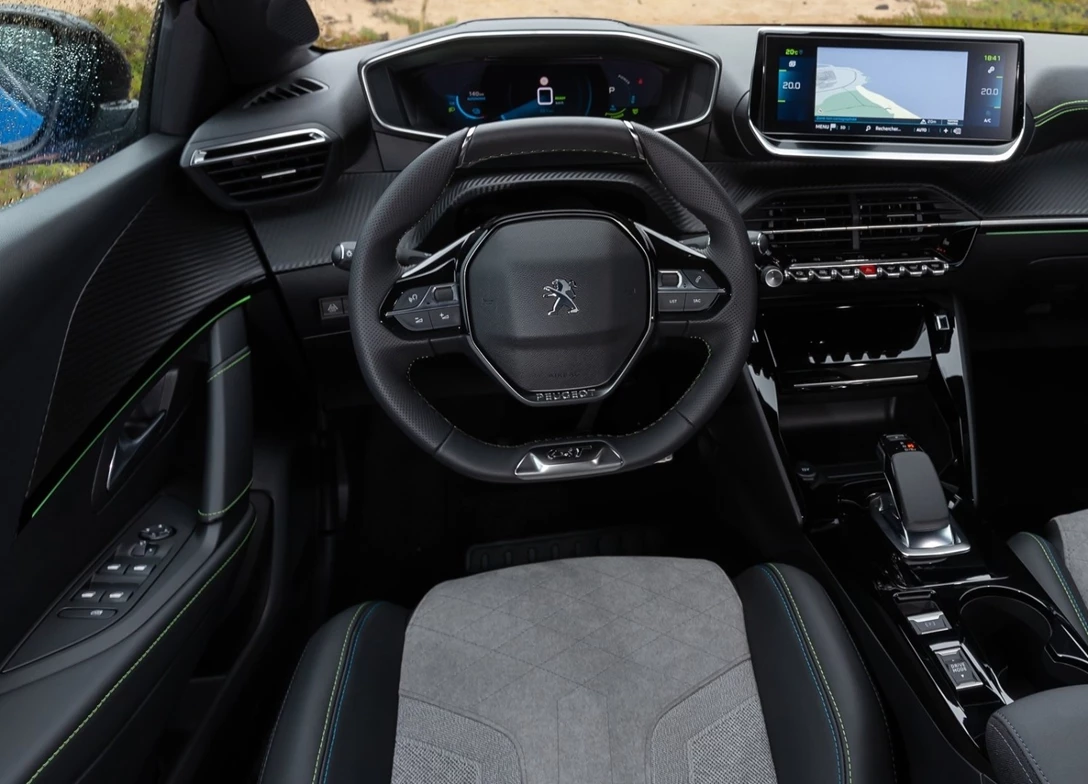 1635657-Peugeot-e-208-2020-06.jpg