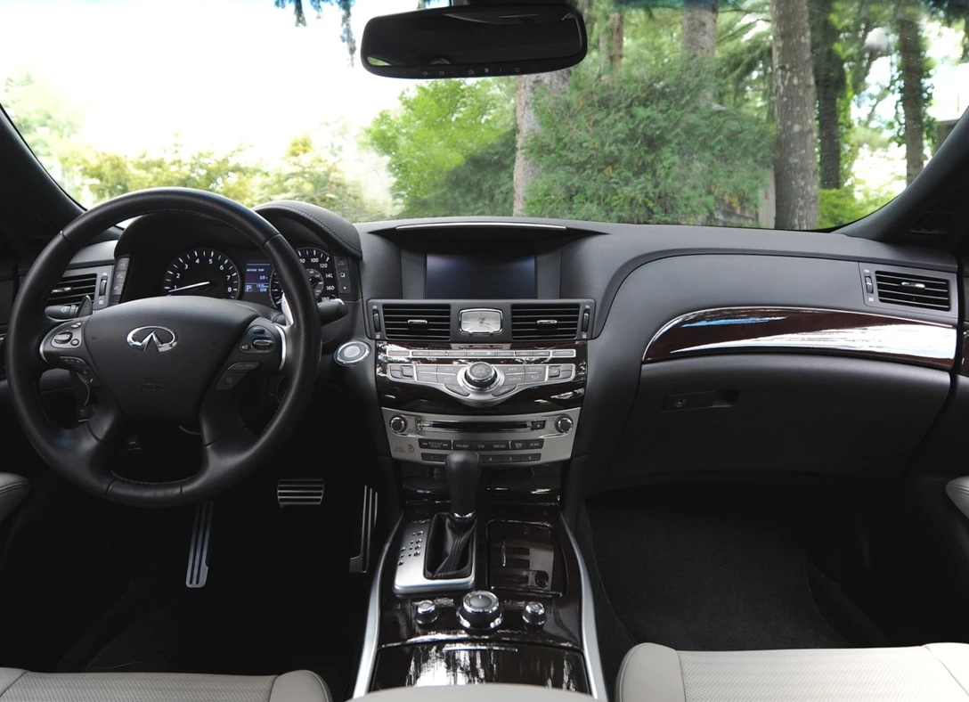 1668679-Infiniti-Q70-2016-05.jpg