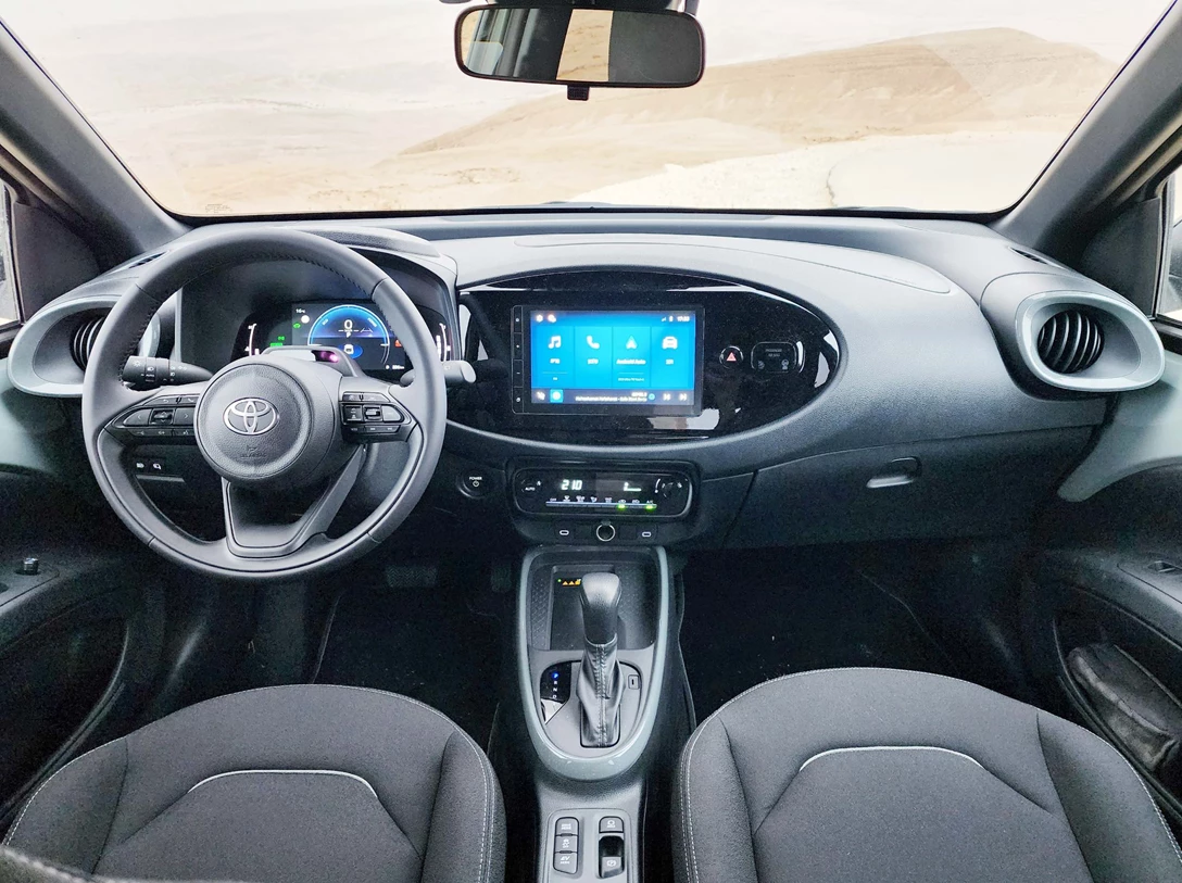 aygo_x_hybrid_171259.jpg