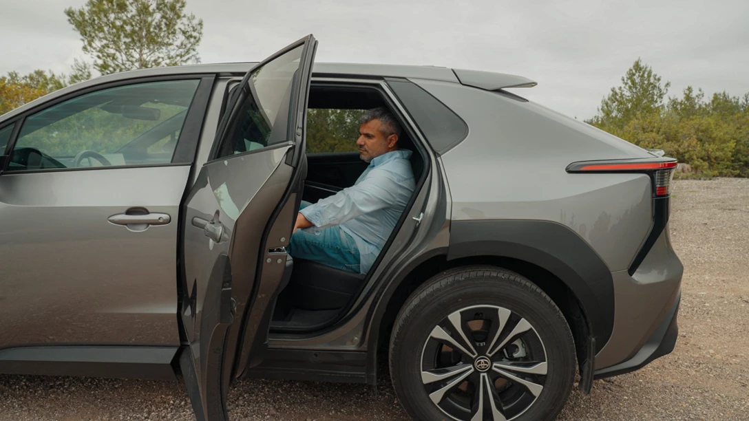 1681694-Hyundai IONIQ 5 vs Skoda Enyaq vs KIA EV6 vs TOYOTA BZ4X - 2023.00_28_05_11.Still088 copy.jpg