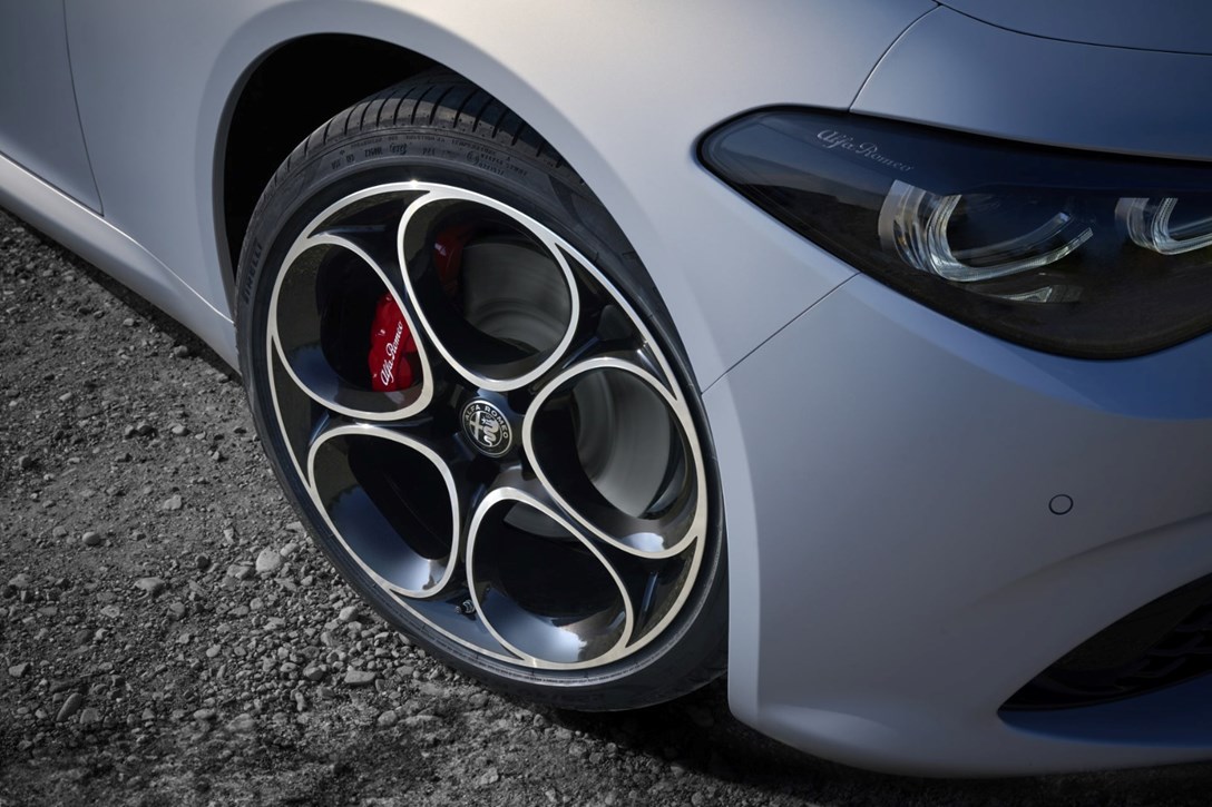 1693184-NewGiulia_Dynamics (3)-min.jpeg