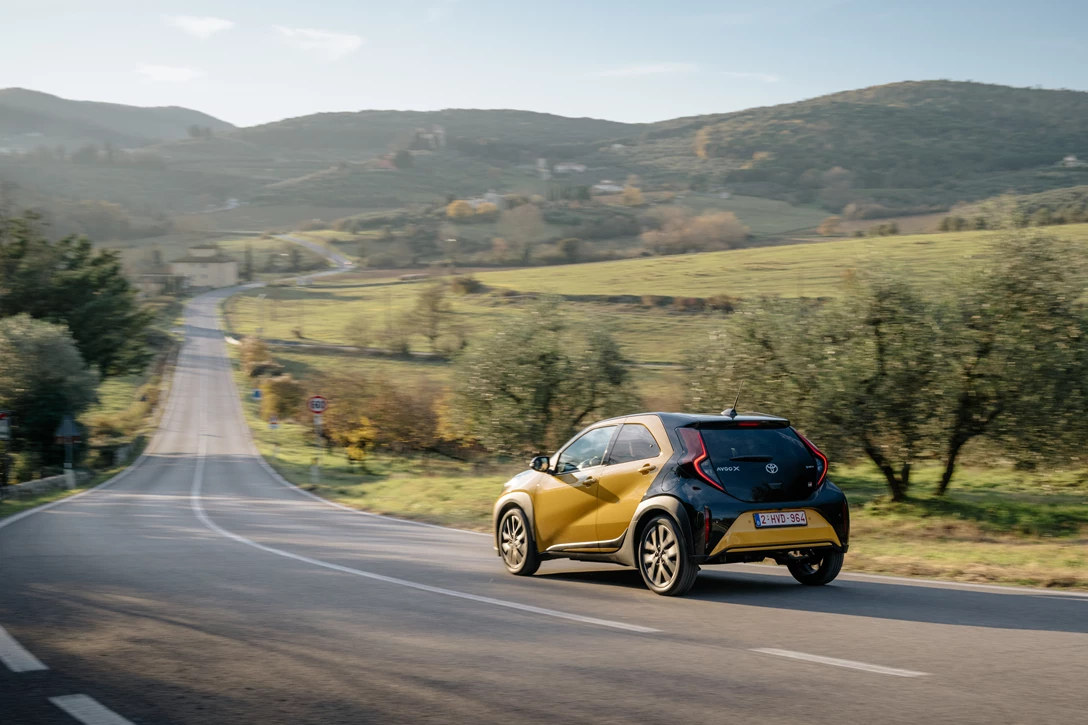 2026_Aygo X_GR Sport_Mustard_Dynamic_012.jpg