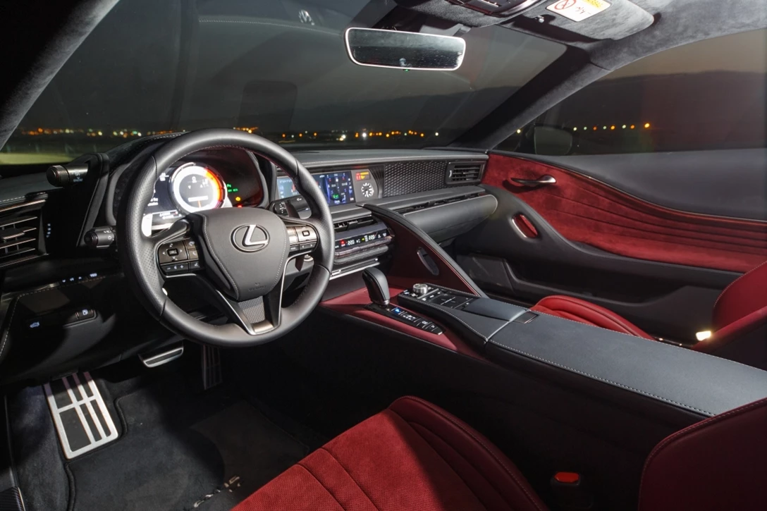 1590956-לקסוס LC (10).JPG