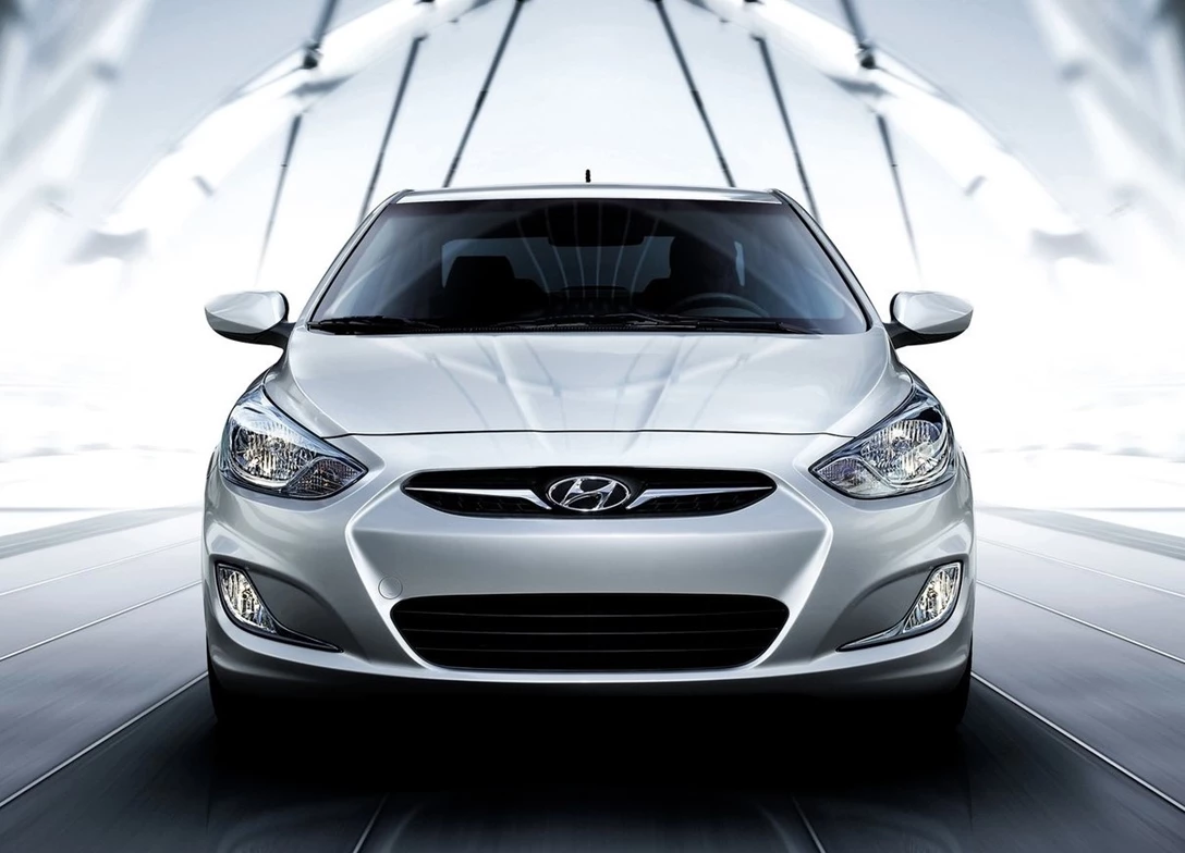 1641042-Hyundai-Accent-2015-03.jpg