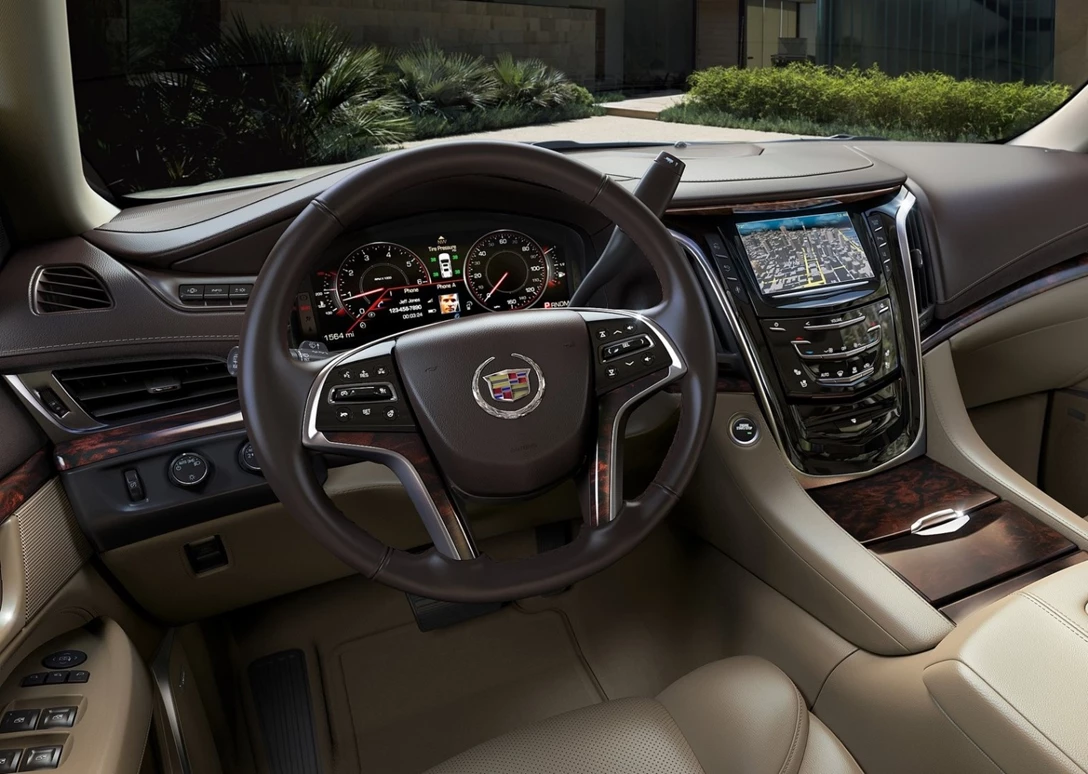 1601883-Cadillac-Escalade 6.jpg