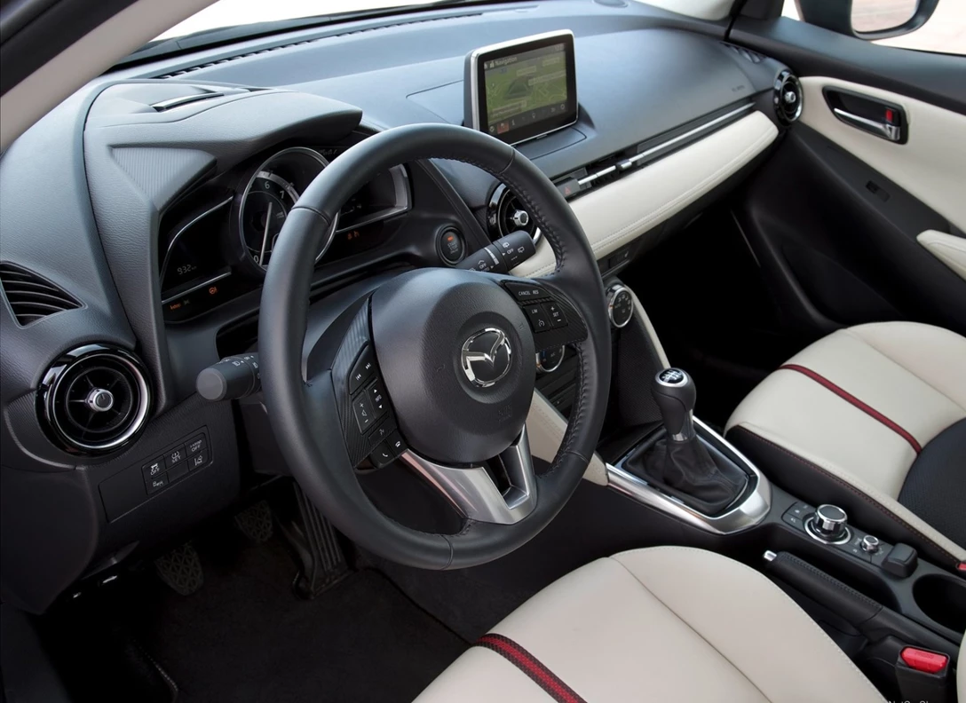 1642118-Mazda2-2015-05.jpg