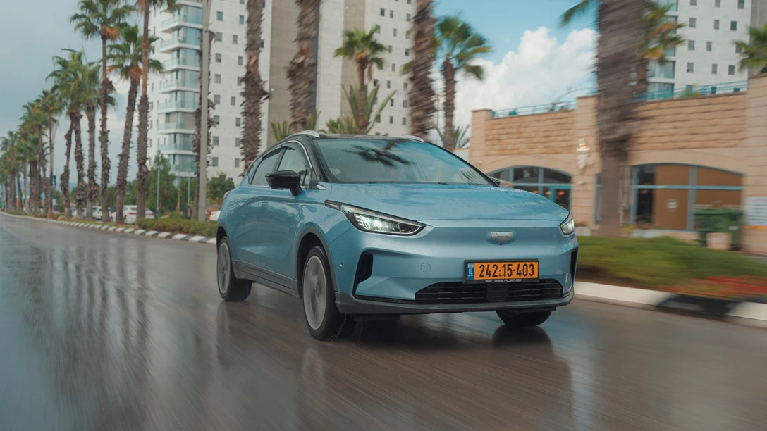 1673469-BYD ATTO 3 vs Geely Geometry C.00_17_47_08.Still019 copy.jpg