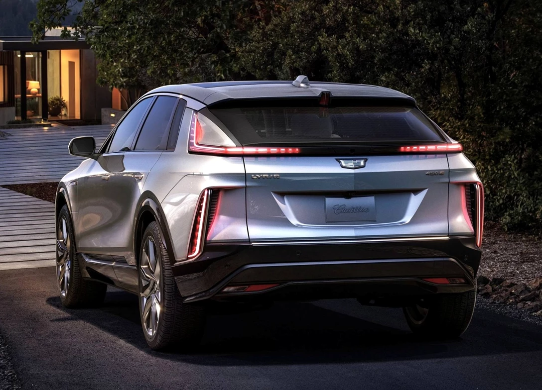 1707375-Cadillac-Lyriq-2025-03.jpg