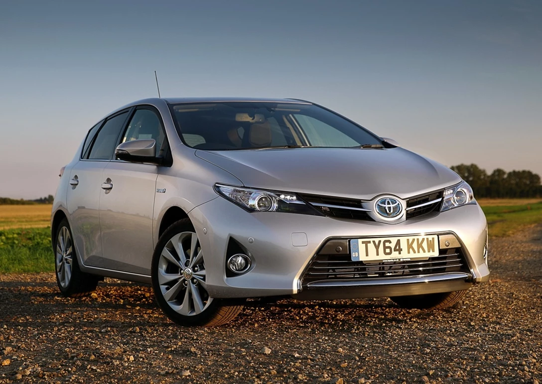 1647870-Toyota-Auris-2013-04.jpg