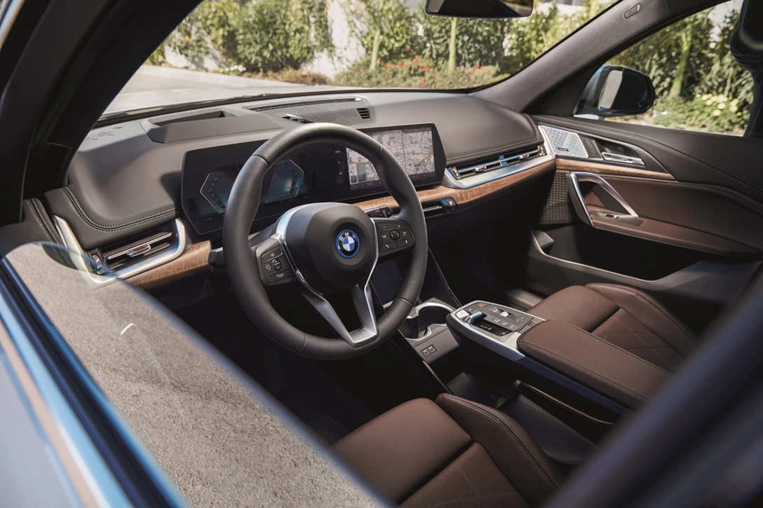 1672364-bmw ix1 (2).jpg