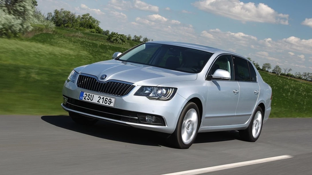 1680933-Skoda-Superb-2014-1280-05.jpg