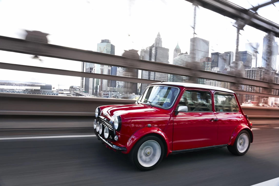 1593400-P90298497_highRes_classic-mini-electri.jpg