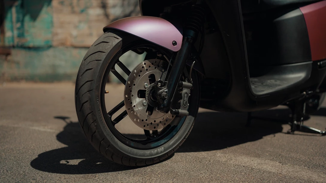 1669421-gogoro 2022.00_11_52_04.Still013 copy.jpg