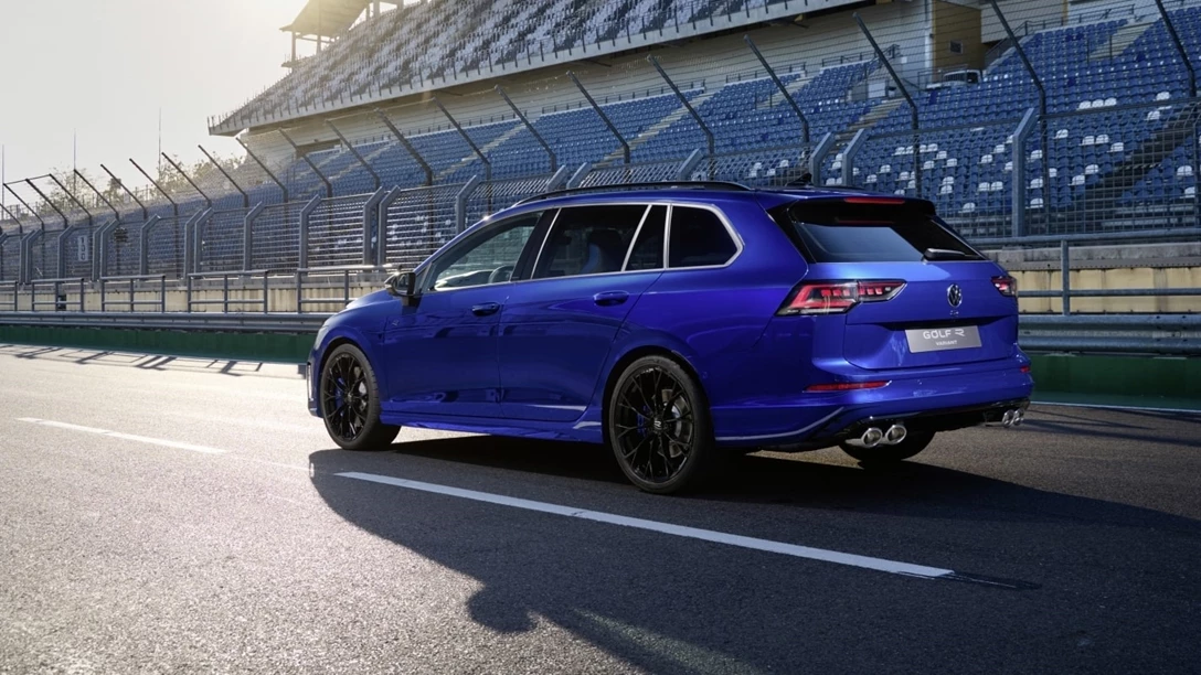 1698284-Small-37365-ThenewVolkswagenGolfREstate-2024-min.jpg
