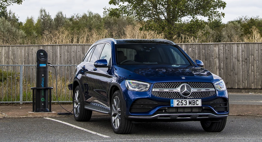 1656571-2021_mercedes-benz_glc_300_e_uk_44_1920x1080.jpg