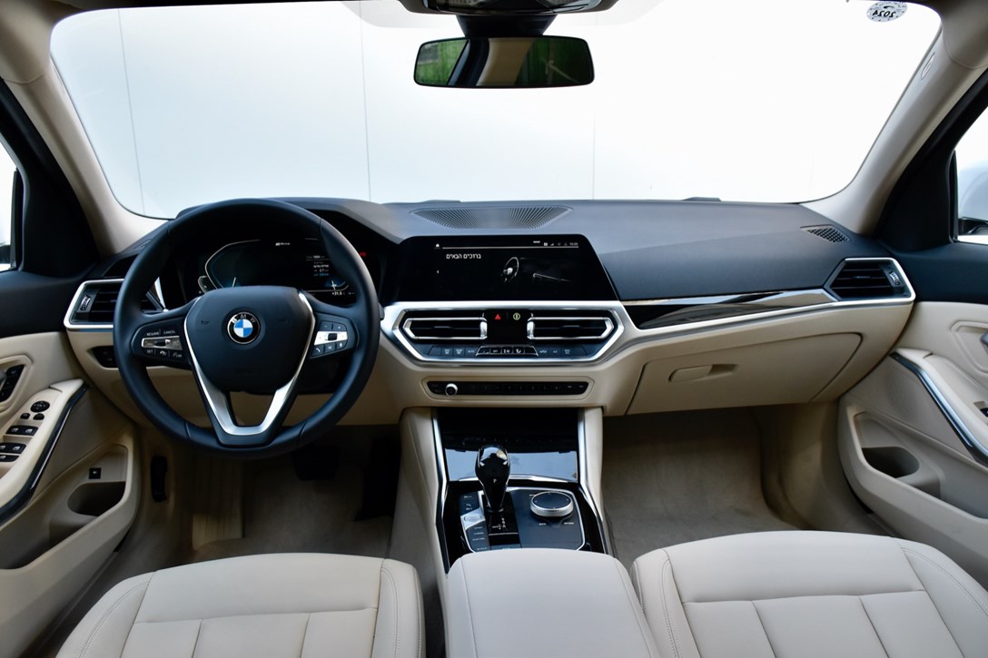 1648813-BMW320 - 13.jpeg