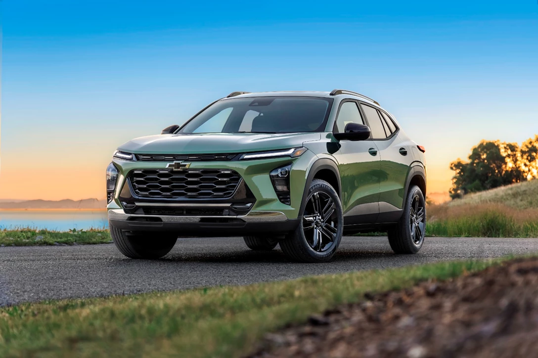1669200-2024-chevrolet-trax-activ-001.jpg