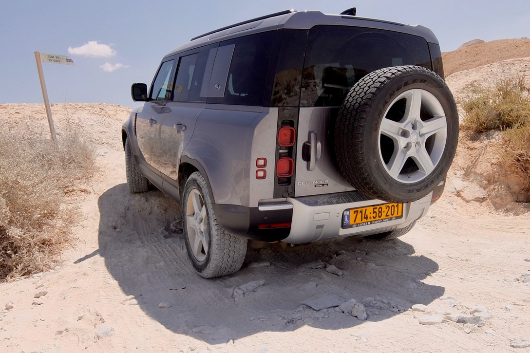 1635475-לנדרובר דיפנדר - 9.jpeg