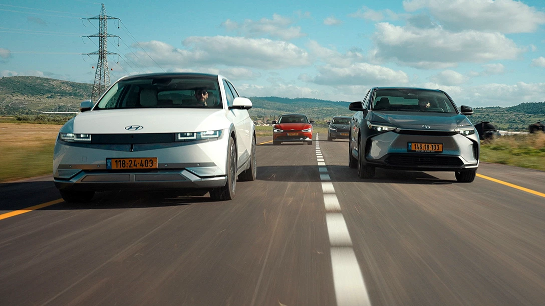 1681951-Hyundai IONIQ 5 vs Skoda Enyaq vs KIA EV6 vs TOYOTA BZ4X - 2023.02_08_22_07.Still211 copy.jpg