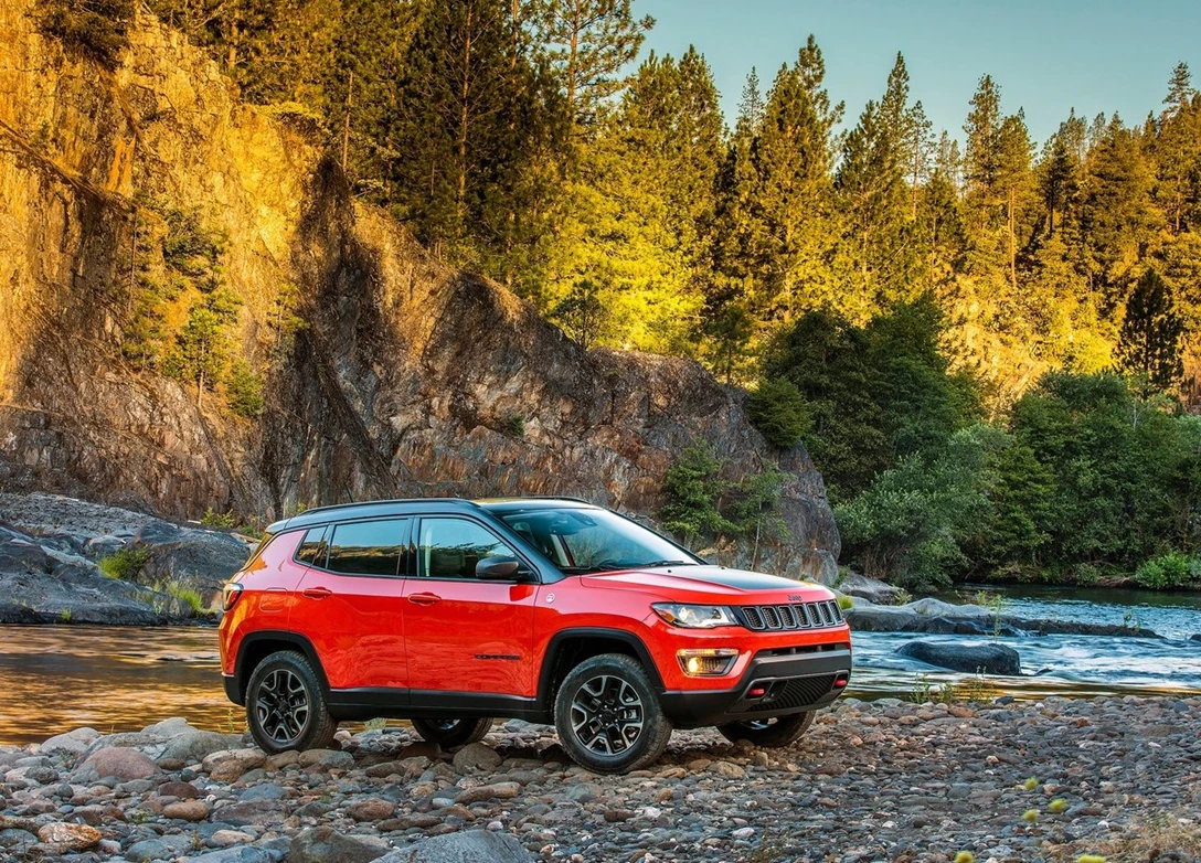 1638368-Jeep-Compass 3.jpg