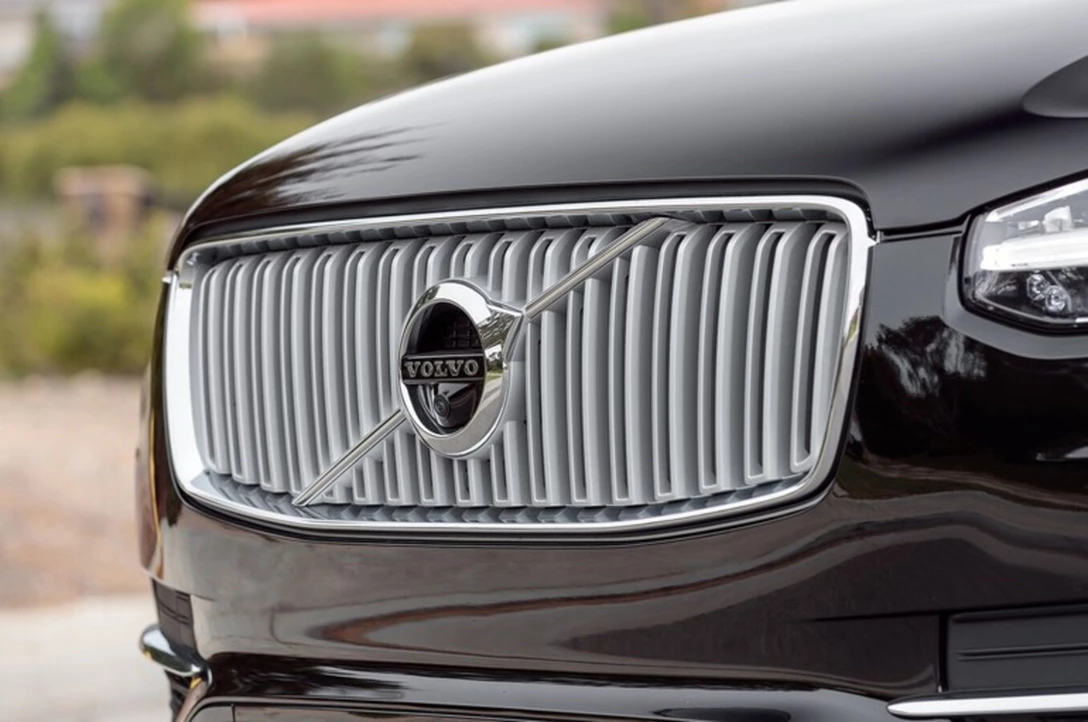 1646674-2018-Volvo-XC90-T8-Excellence-grille.jpg
