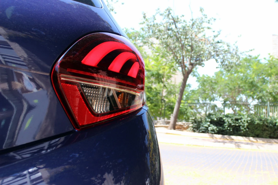 1602011-פיגו 208 1.2 אוט' (4).JPG