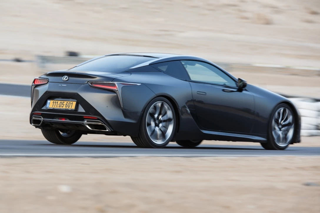 1590960-לקסוס LC (2).JPG