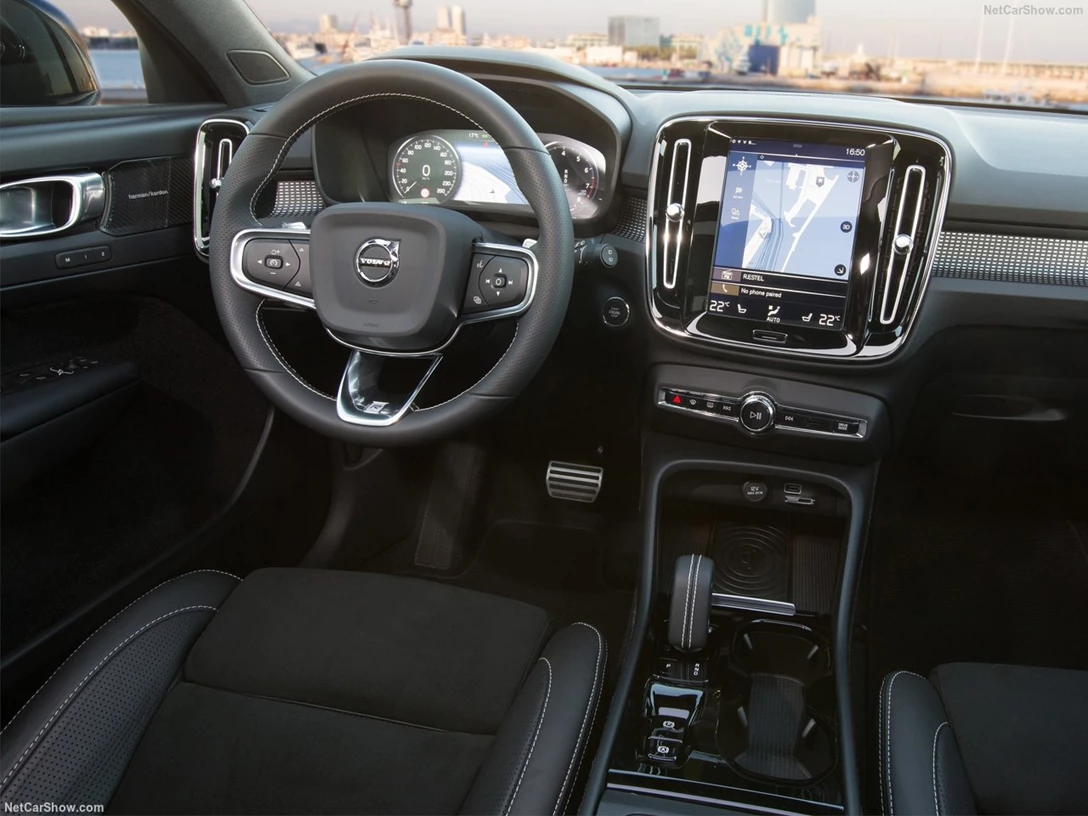 1588773-Volvo-XC40 6.jpg