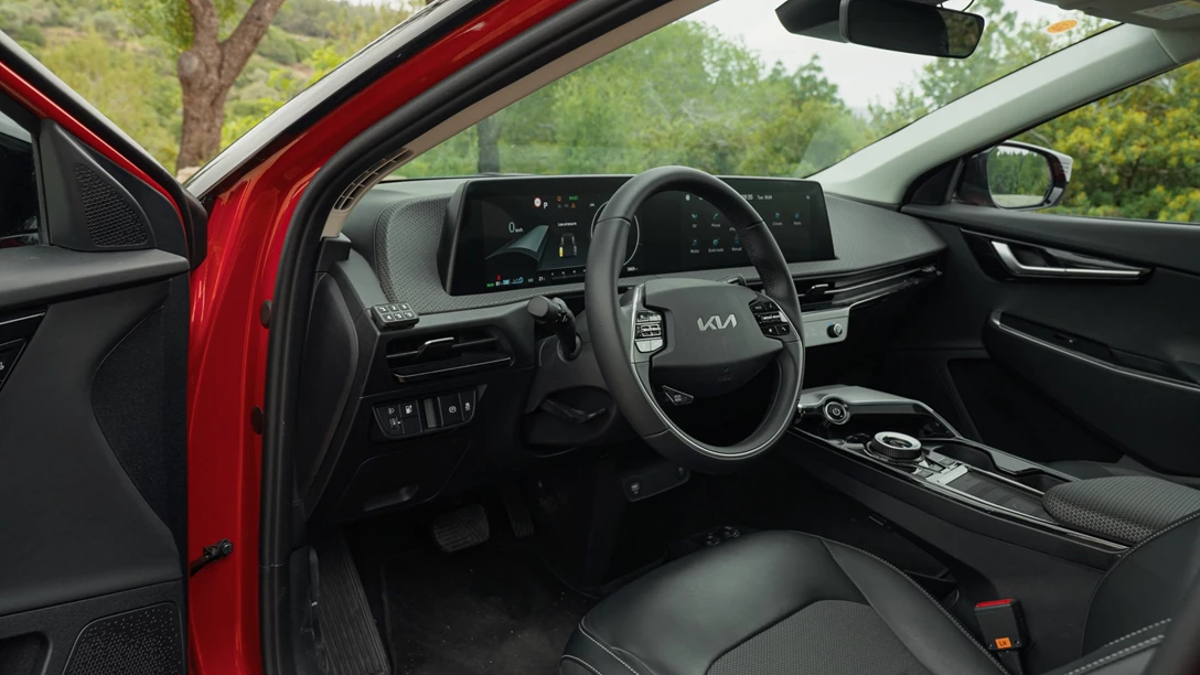 1681702-Hyundai IONIQ 5 vs Skoda Enyaq vs KIA EV6 vs TOYOTA BZ4X - 2023.00_30_28_21.Still096 copy.jpg