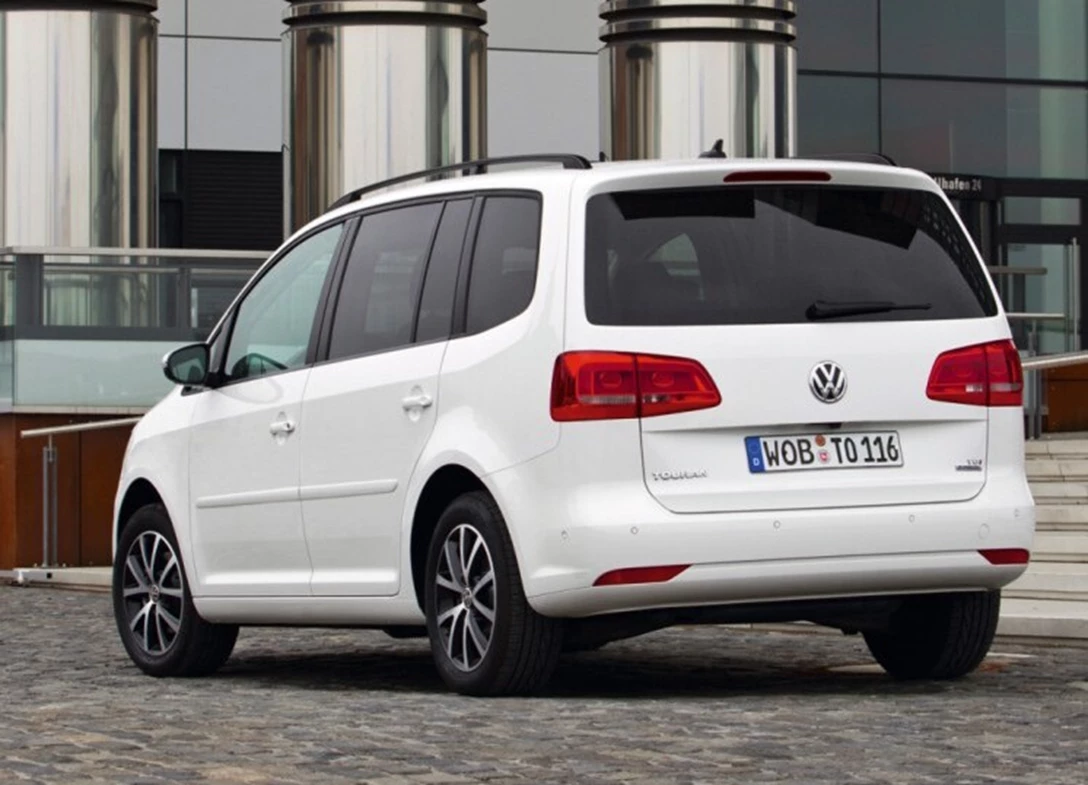 1690474-Volkswagen-Touran-2010-01.jpg