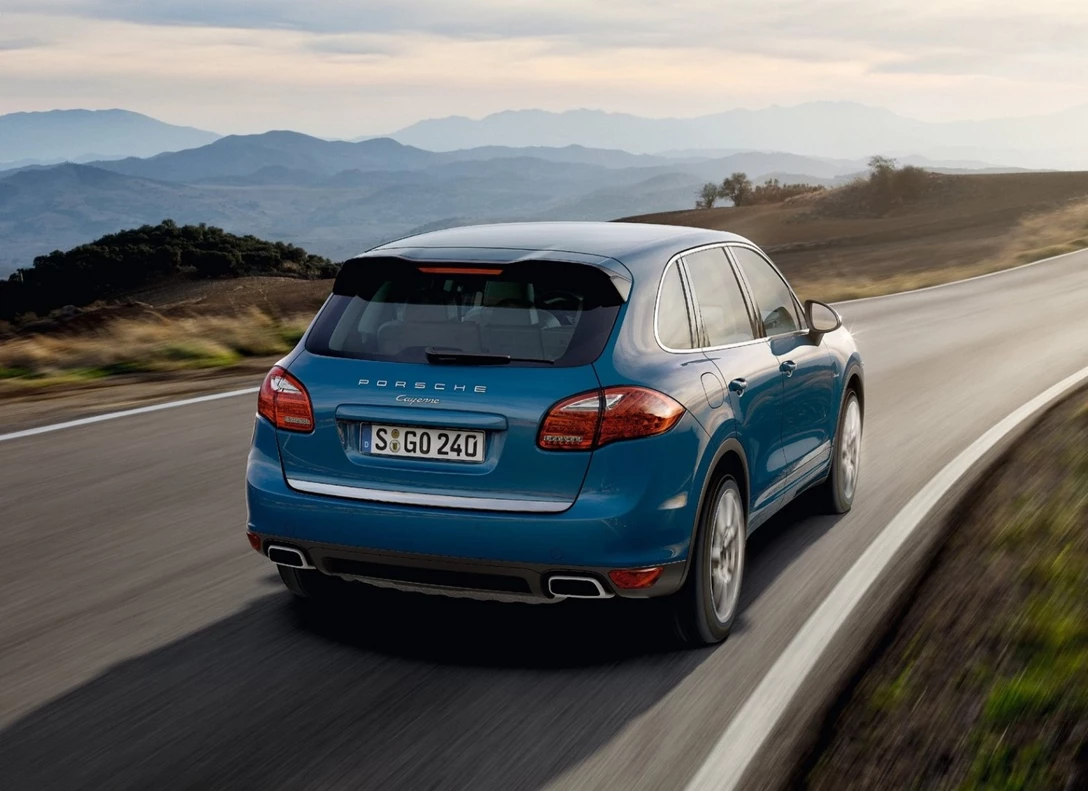 1606408-Porsche-Cayenne-2010-2016-04.jpg