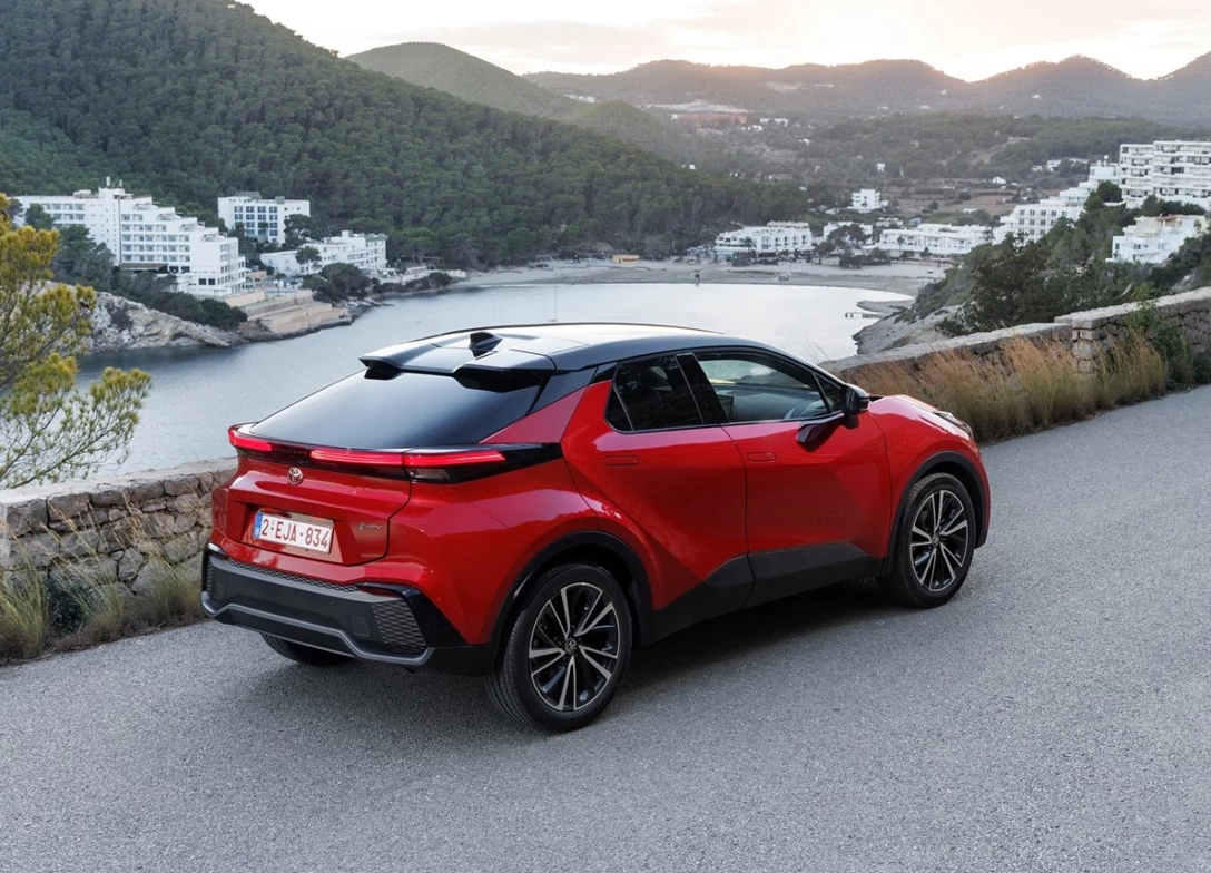 1690439-Toyota-C-HR-2024-02.jpg