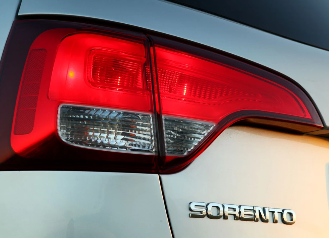 1686442-Kia-Sorento-2014-12.jpg