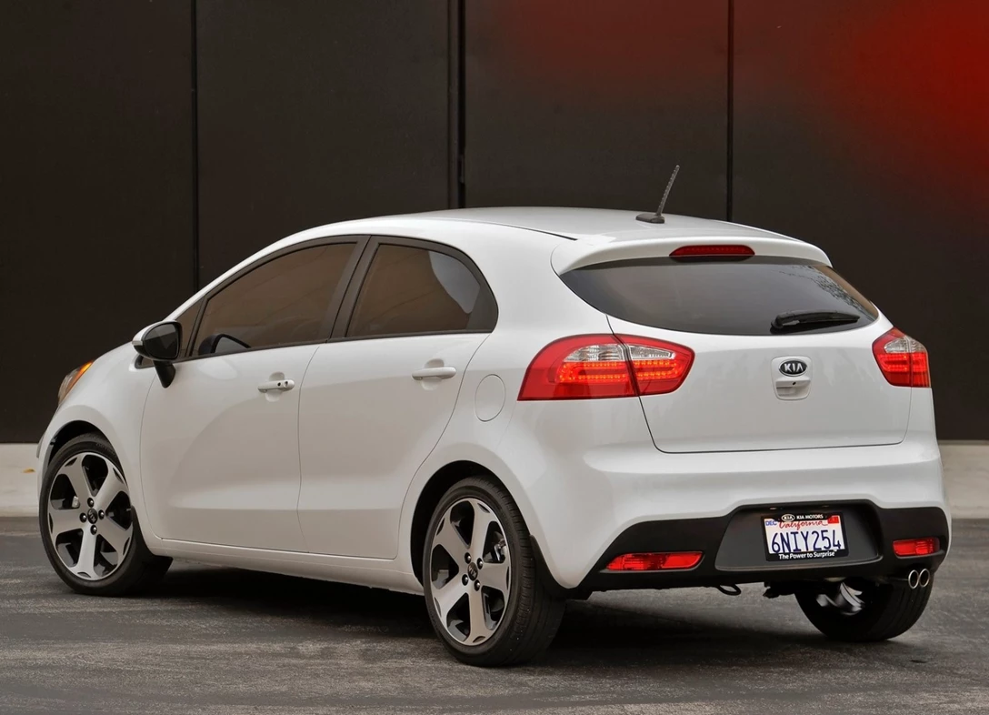 1644378-Kia-Rio-2016-02.jpg